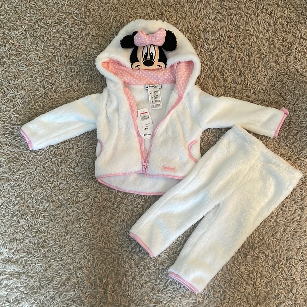 NWT Minnie Mouse Fleece sweatsuit